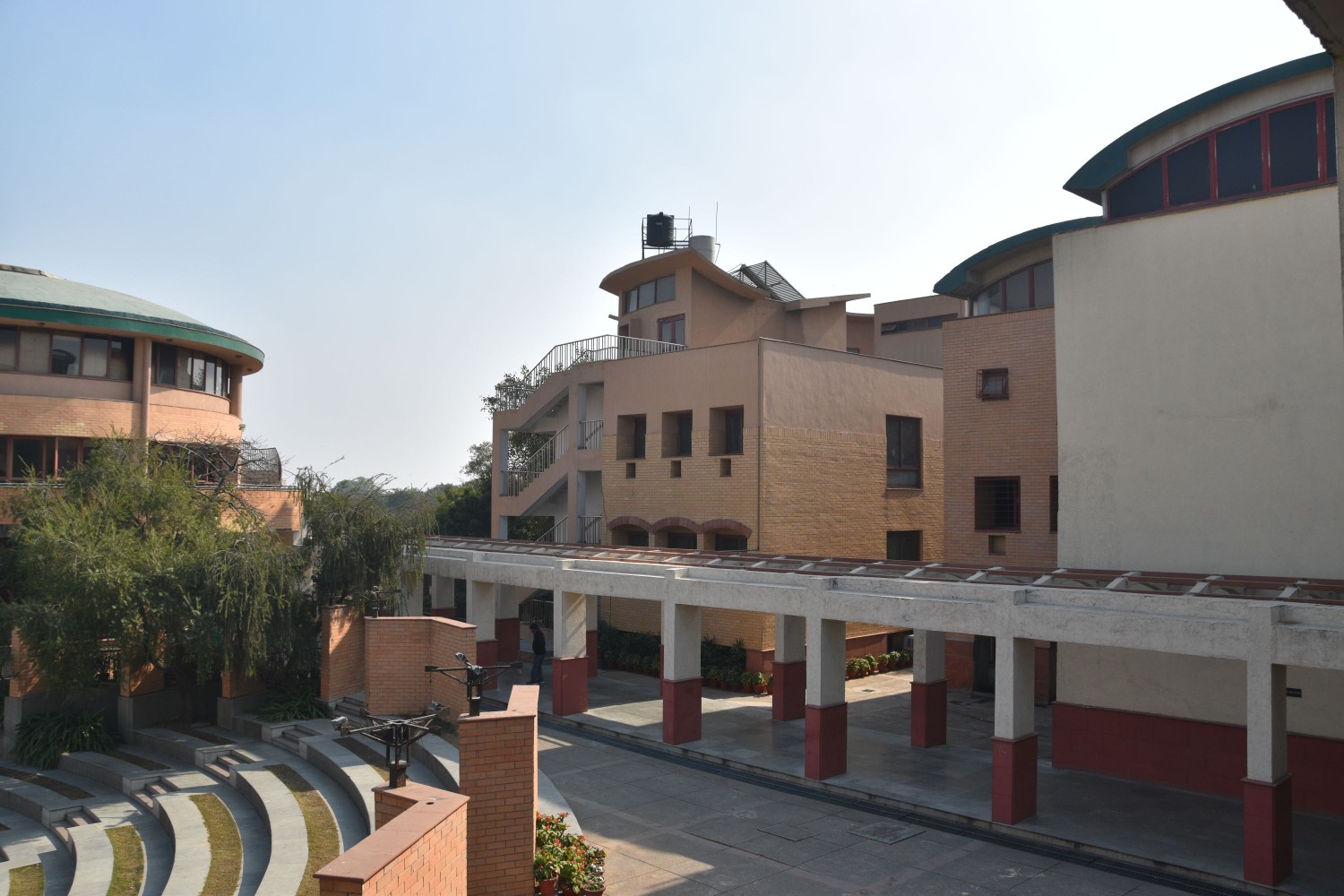 Photo of the amphitheatre, canteen and 5th grade block from the first floor.